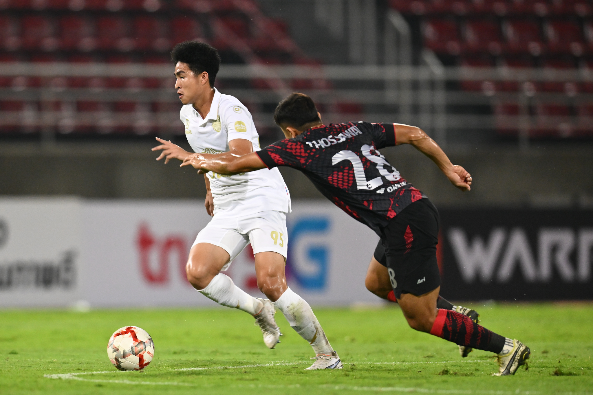 วิเคราะห์การแข่งขันฟุตบอลไทย ระหว่างทีม ลำพูน วอริเออร์ VS บุรีรัมย์ ยูไนเต็ด 