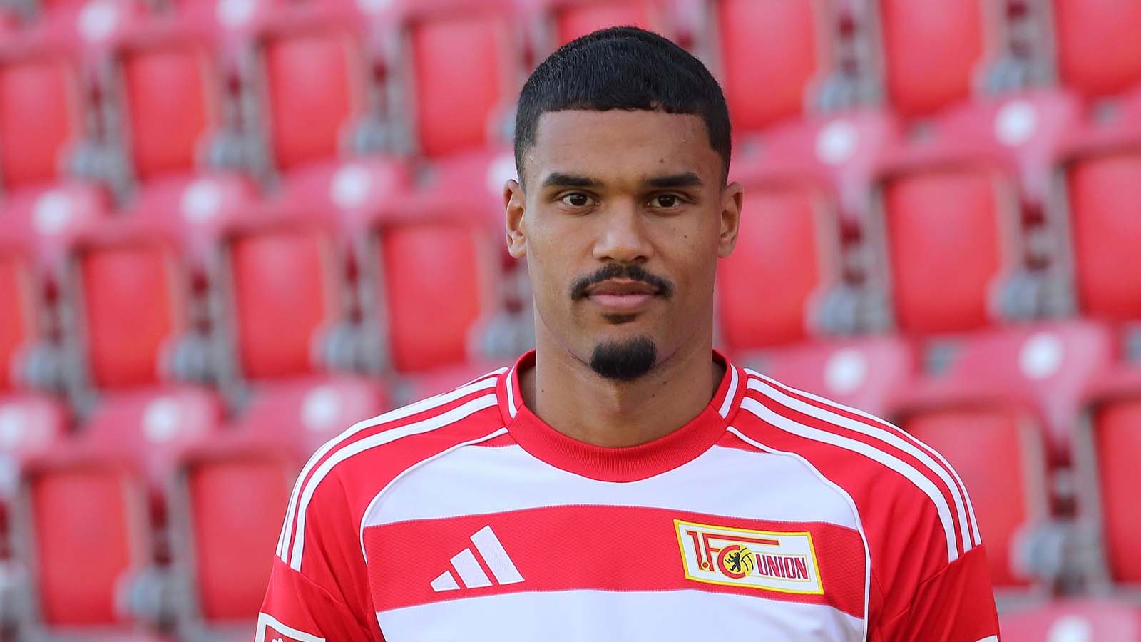 ลีดส์ ยูไนเต็ด และโบรุสเซีย ดอร์ทมุนด์ ร่วมแย่งชิงคว้าตัวเซ็นเตอร์แบ็กจากบุนเดสลีกาในฤดูร้อนนี้ 